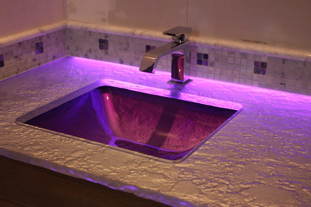 backroom accent led lighting of glass counter