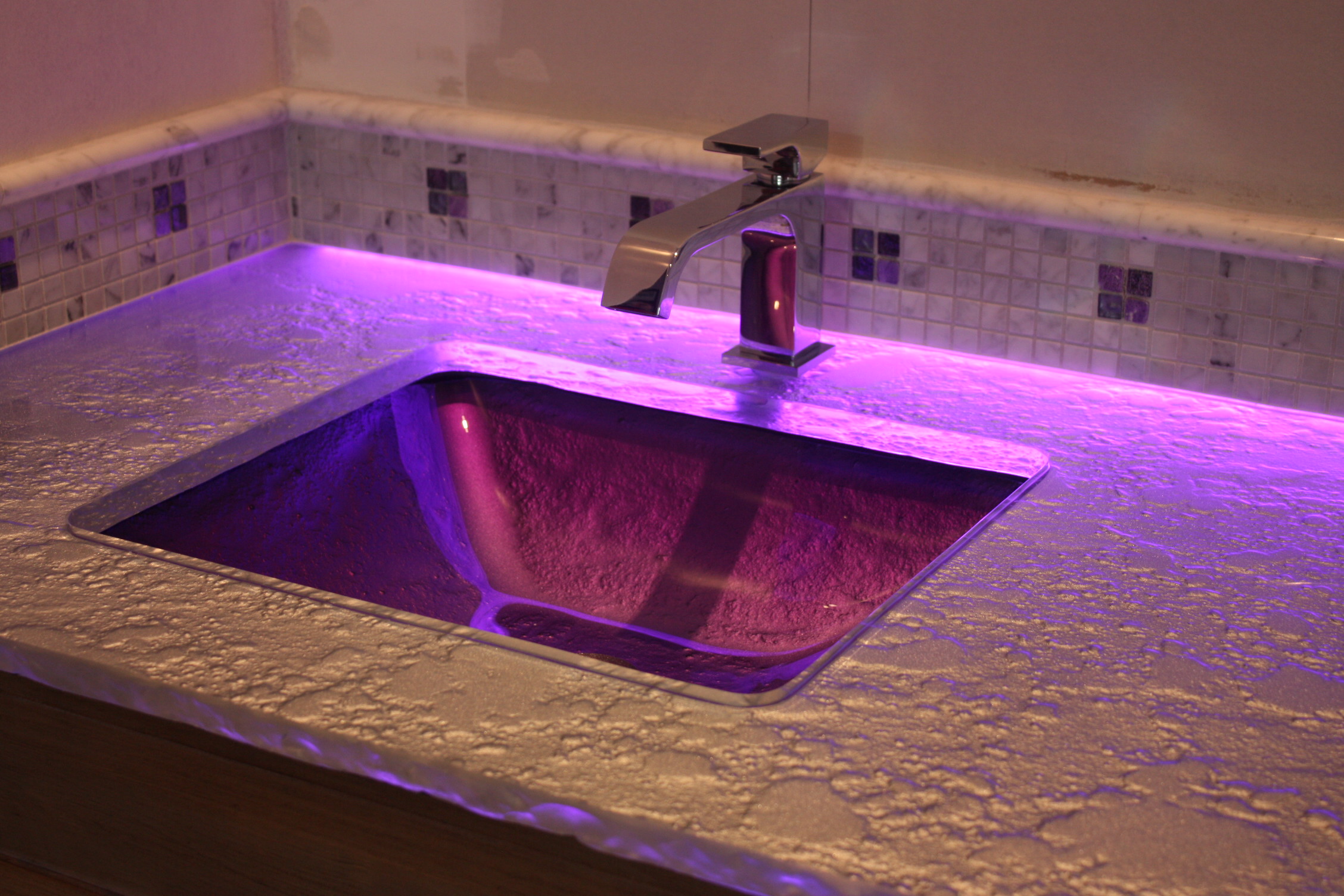 https://www.inspiredled.com/wp-content/uploads/bathroom_pink_purple.jpg